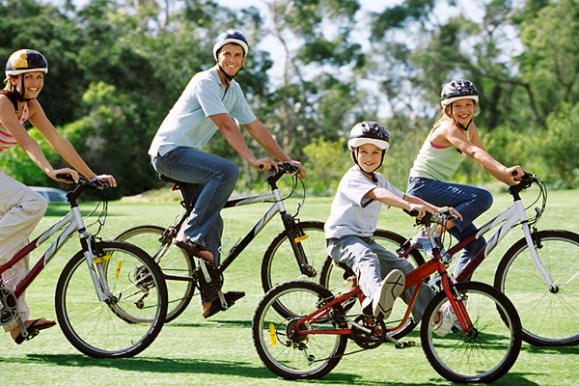 andar-en-bicicleta-es-un-buen-ejercicio-para-la-familia